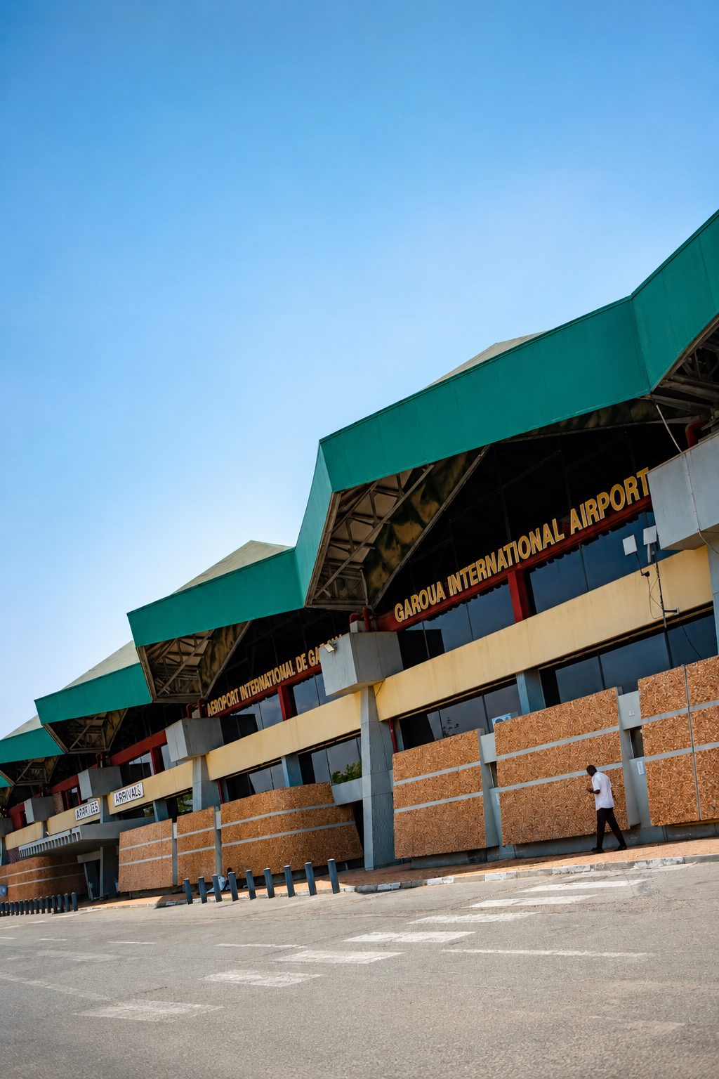 Toiture métallique du terminal de l'aéroport international de Garoua