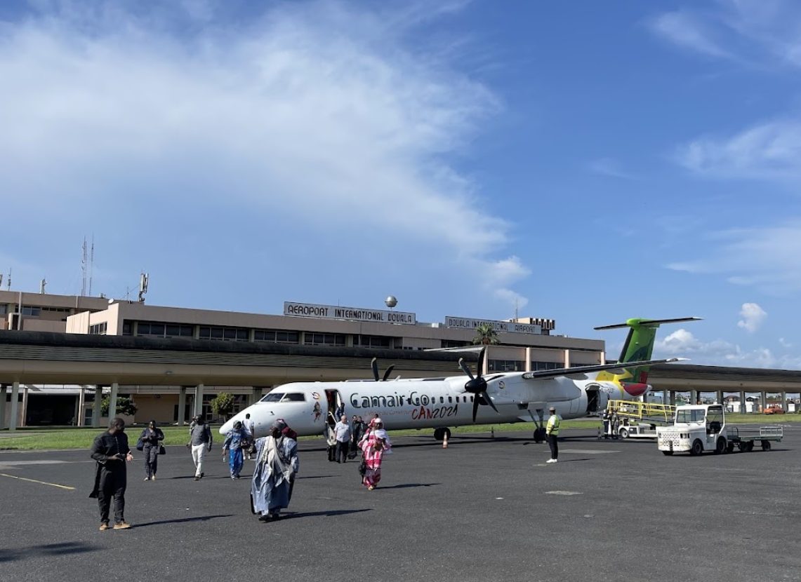 Jetée d'embarquement de l'aéroport international de Douala